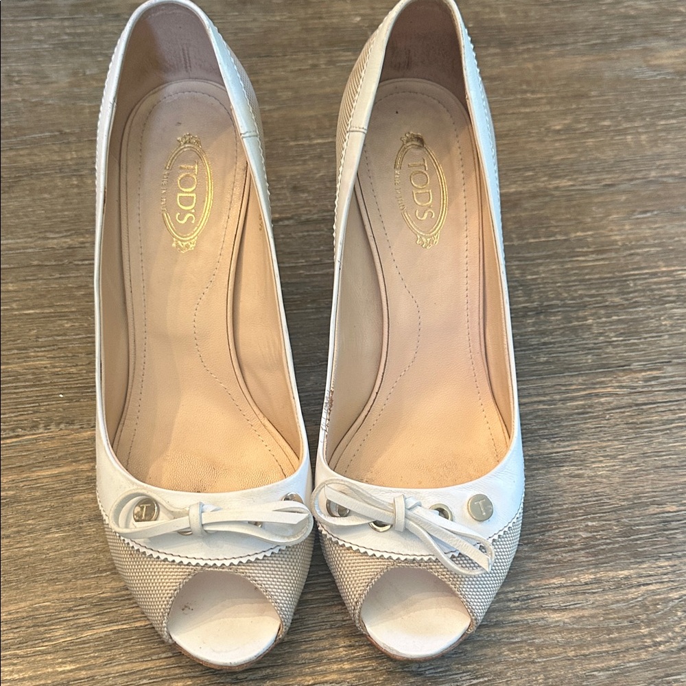 Off white / cream colored Tod's women's shoes with white bow on top.